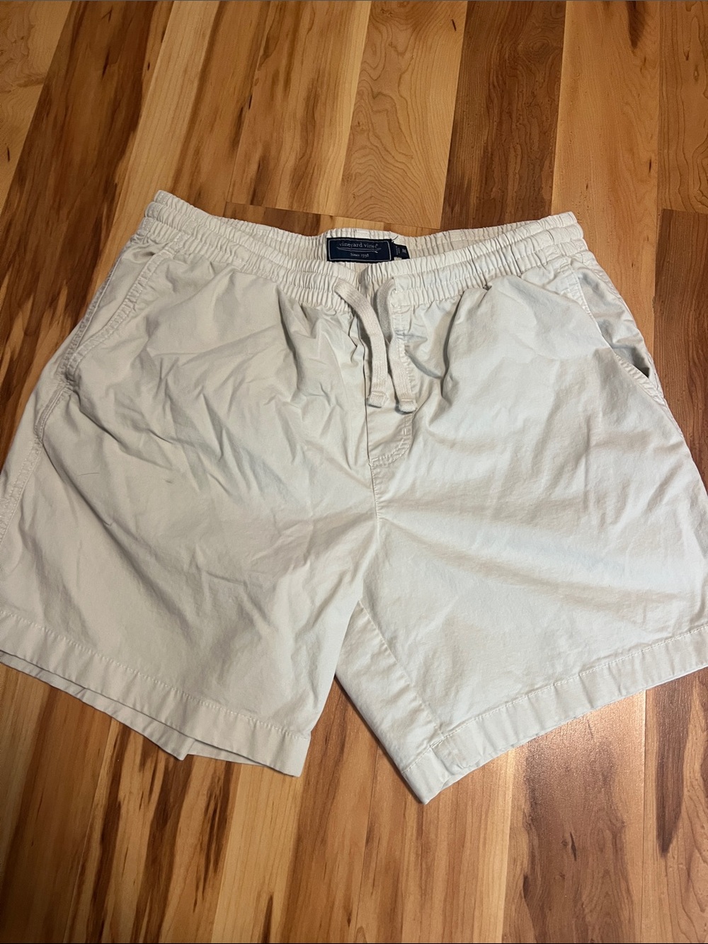 Vineyard Vines White Elastic Waist Shorts